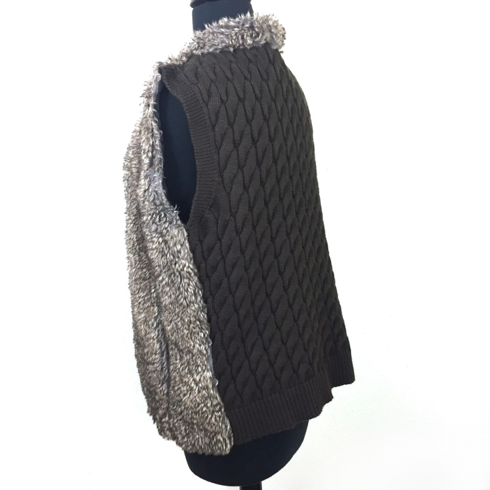 ↓ $27 Sebby Faux Fur Vest Size L - Picture 4 of 7